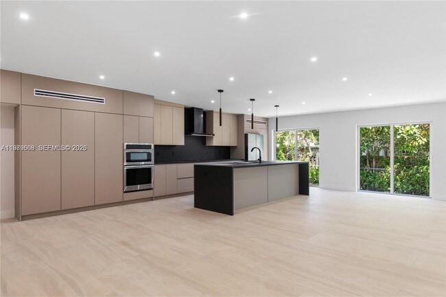 Building Photo - 2251 SW 20th St