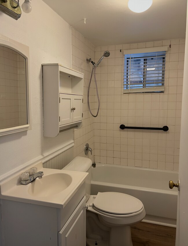 Building Photo - 239 S 200 W