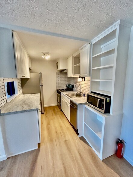 Building Photo - 5011 Nob Hill Dr