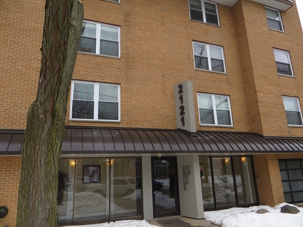 Building Photo - 2121 N Cambridge Ave