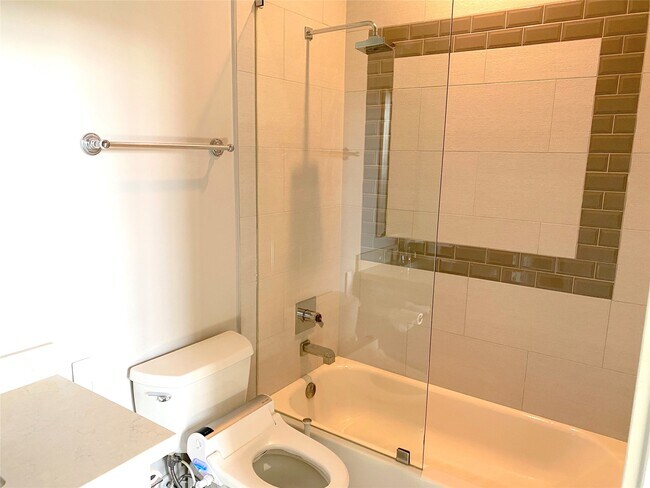 Building Photo - 4642 Devon St