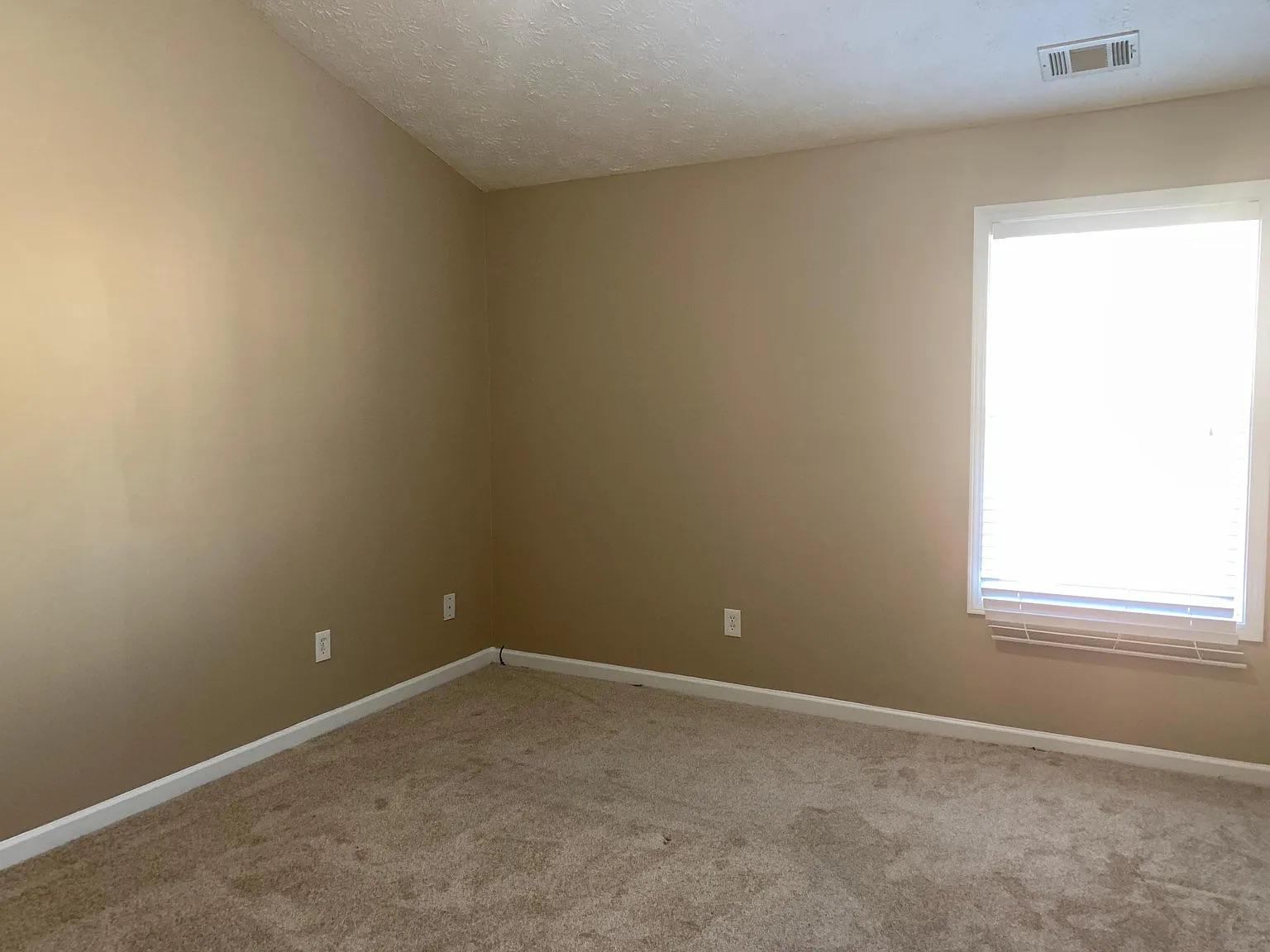 Building Photo - Room in Townhome on Roses Trail