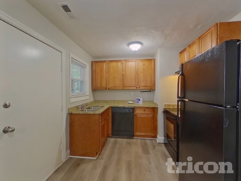 Building Photo - 1724 Logie Ave