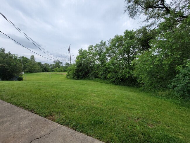 Building Photo - 190 Carbaugh Dr