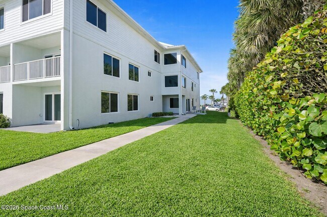 Building Photo - 1321 S Miramar Ave