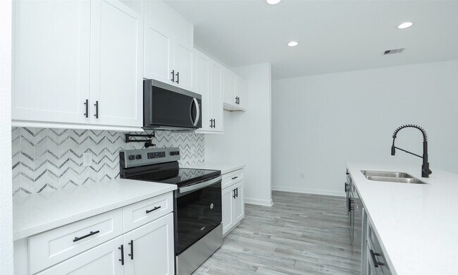 Building Photo - 9315 Ashville Dr