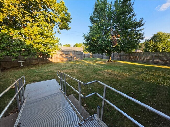 Building Photo - 809 Kinkade Pl
