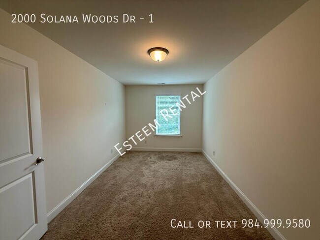 Building Photo - 2000 Solana Wds Dr