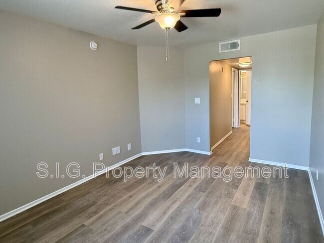 Building Photo - 4500 Laurel Canyon Blvd