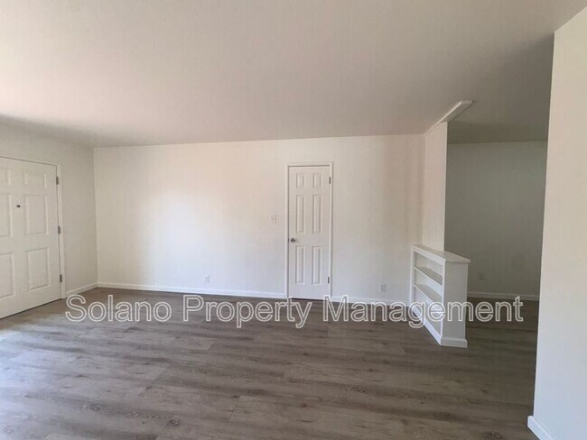 Building Photo - 741 Alamo Dr