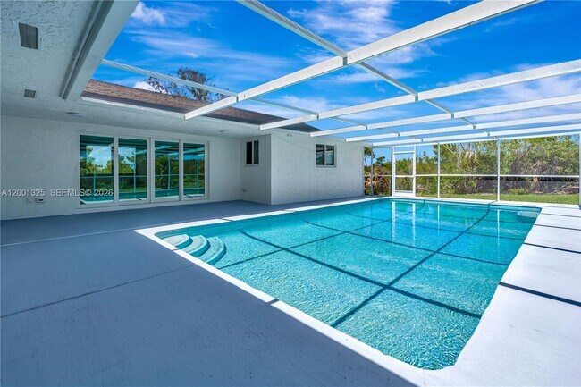 Building Photo - 9125 SE Karin St