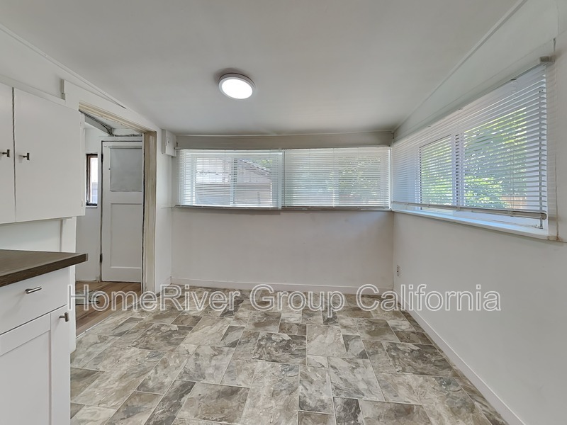 Building Photo - 5024 10th Ave