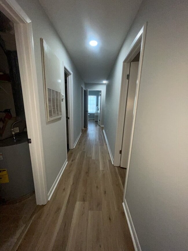 Building Photo - 1 Bedroom 1 Bathroom Student Housing