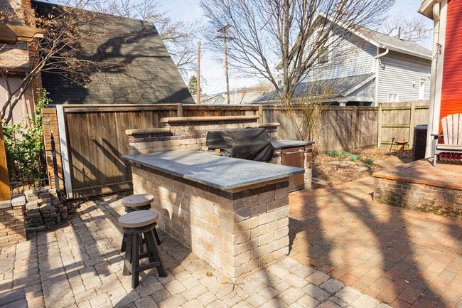 Building Photo - 357 Jackson St