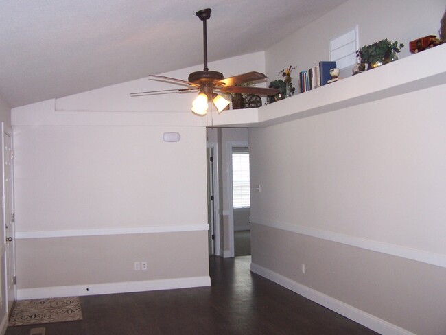 living room - 122 Larkspur Dr