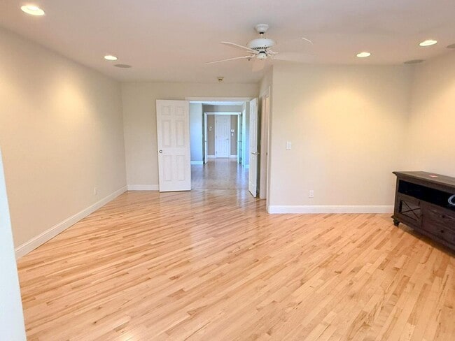 Building Photo - Westside Alamo Custom Estate With Beautifu...