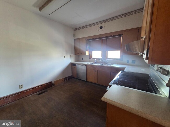 Building Photo - 101 N Broadway