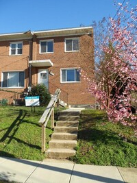 Building Photo - 5807 36th Ave