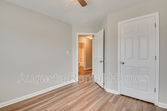 Building Photo - 7640 Pleasantville Way
