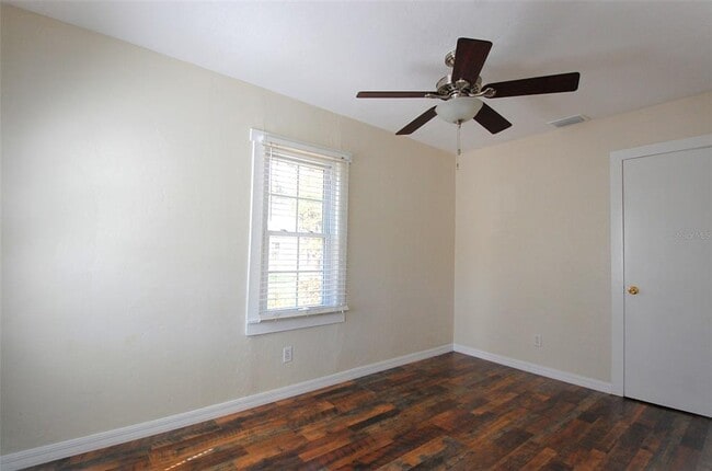 Building Photo - 247 Short St