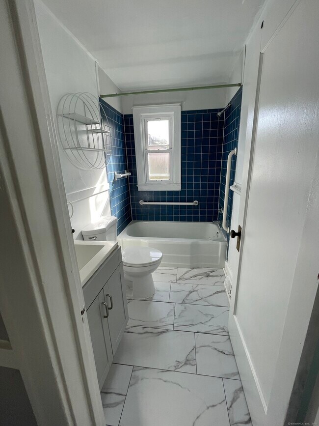 Building Photo - 31 Francis Ave