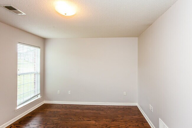 Building Photo - 5969 Telford Dr