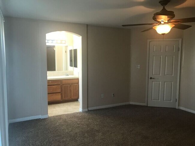 Building Photo - 4 bedroom, 2 bathroom home located near Stine Rd/ McKee Rd.