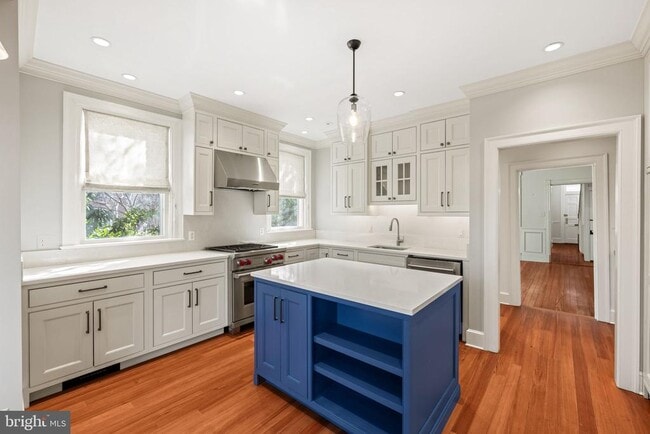 Building Photo - 509 Duke St