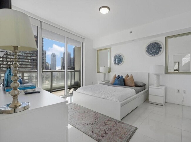 Building Photo - 481 Brickell Ave