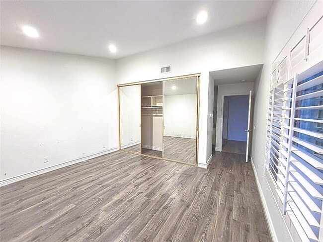 Building Photo - 28506 Barbosa