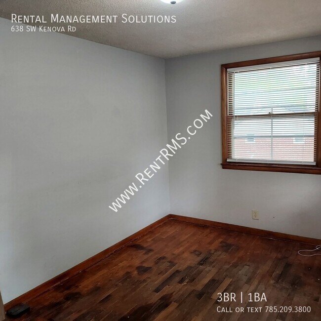 Building Photo - 638 SW Kenova Rd