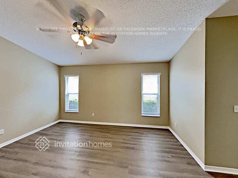 Building Photo - 621 Silver Birch Pl