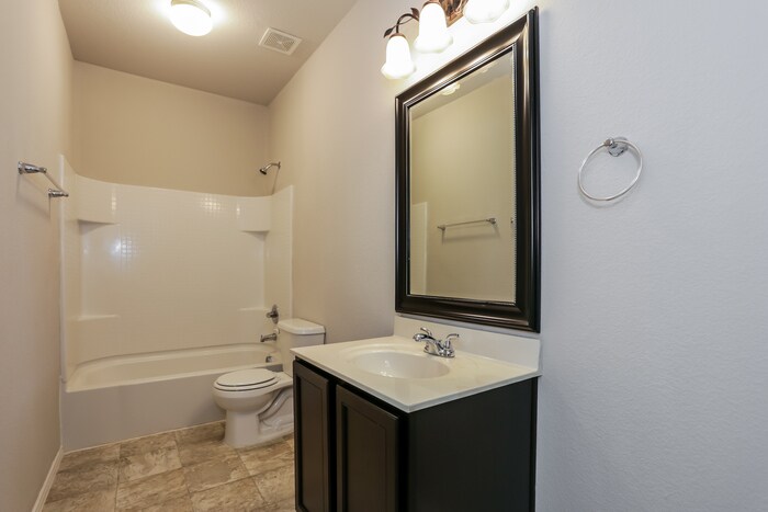 Building Photo - 202 Shetland Ct