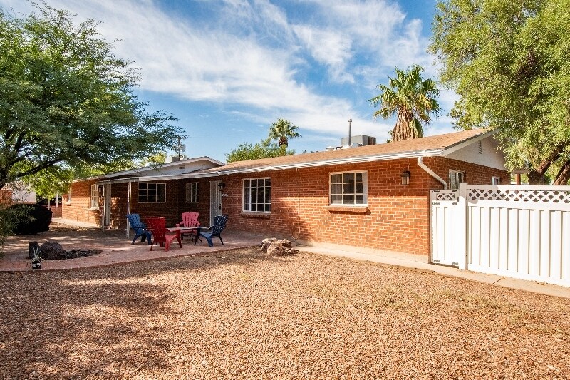 Primary Photo - 2402 E Copper St