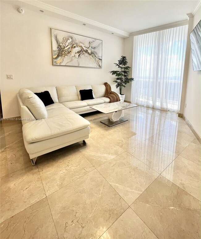Building Photo - 15901 Collins Ave
