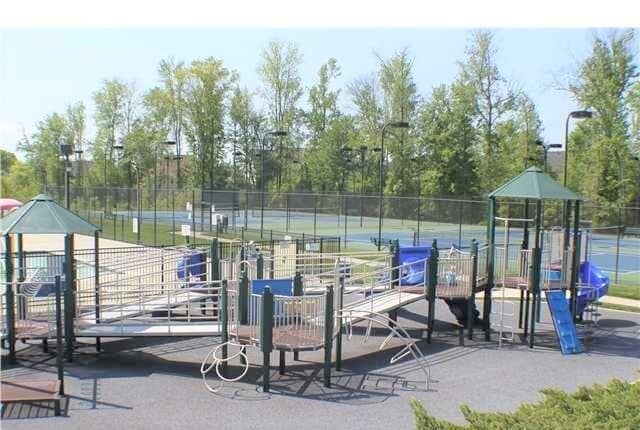 Building Photo - Great Home Community Pools Like A Resort