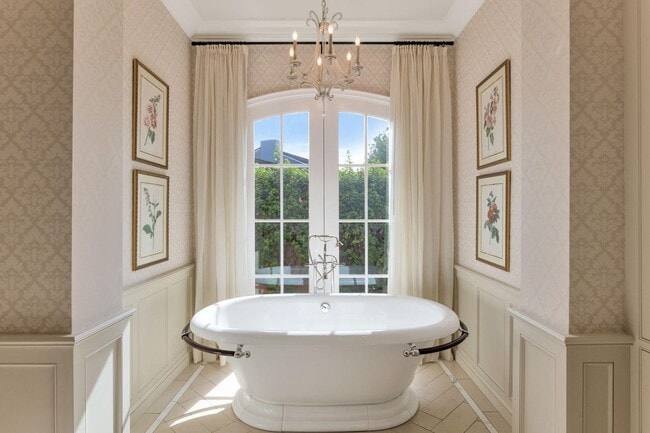 Building Photo - 6248 E Montecito Ave