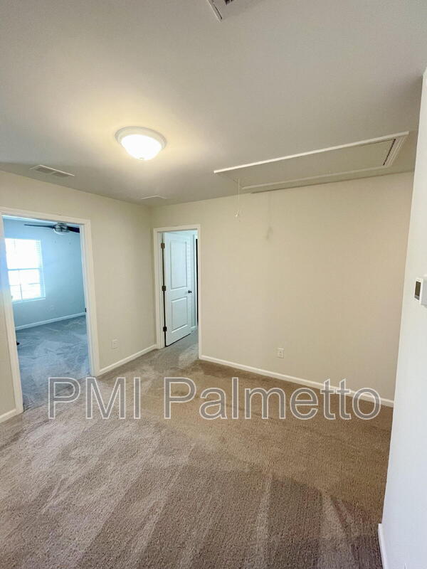 Building Photo - 633 Wooster Dr