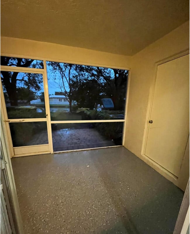 Building Photo - 7870 Dixie Beach Cir