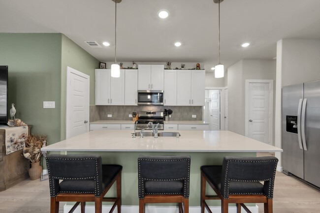 Building Photo - 372 Sunrise Ranch Dr