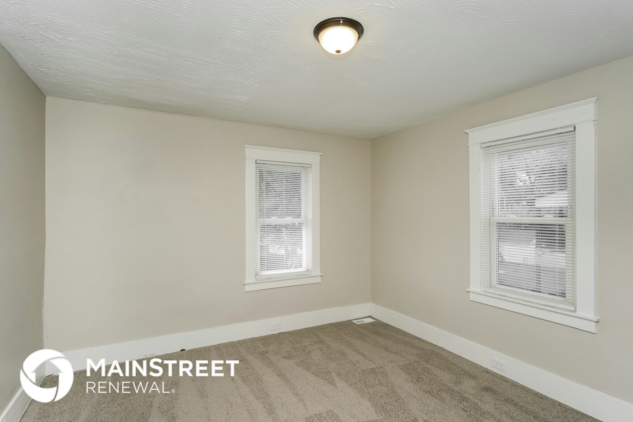 Building Photo - 1812 W Gaulbert Ave