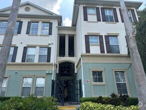 Building Photo - Comfortable and Spacious 3 bedroom 2 Bath ...