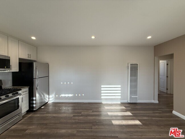 Building Photo - 2012 S Holt Ave