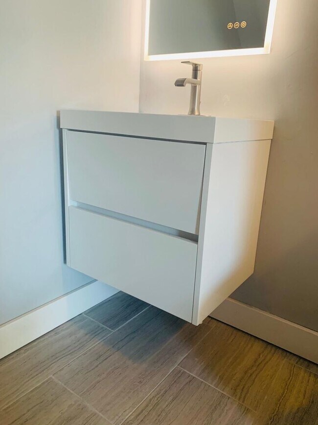 Building Photo - 378 Orchard St