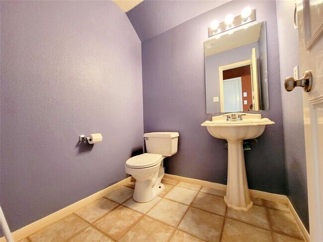 Building Photo - 3/BR, 2.5/BA Two-Level Home in Round Rock!