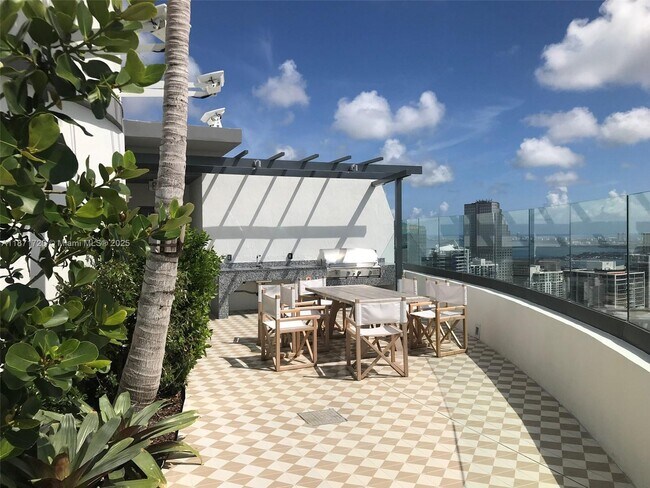 Building Photo - 801 S Miami Ave