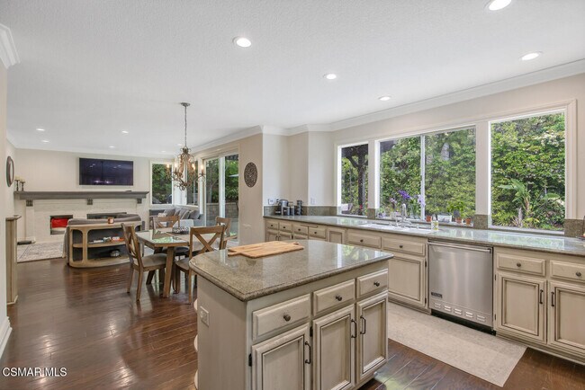 Building Photo - 2521 Sandycreek Dr