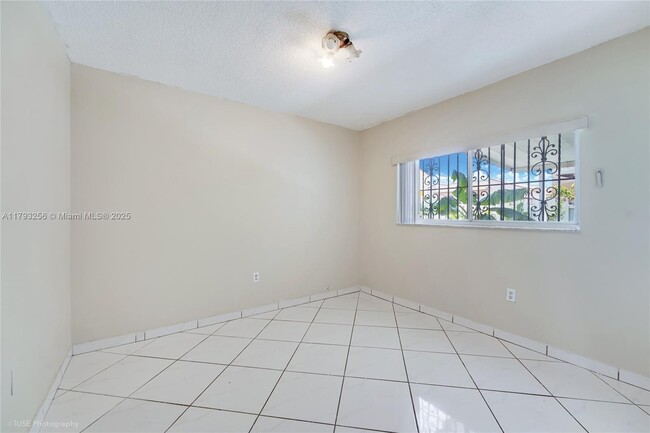 Building Photo - 7724 W 29th Ln