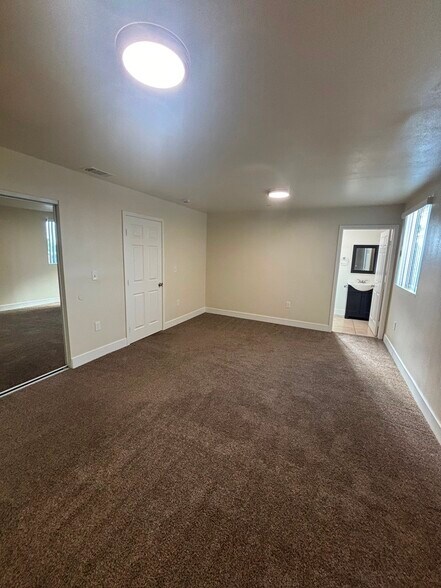 Building Photo - 156 E 119th St