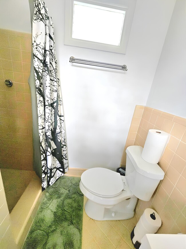 Shared Bathroom - 1882 Burning Tree Dr